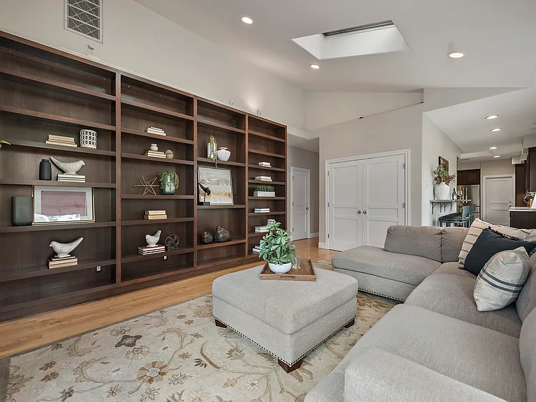 274 Leland Ave — Photo 6