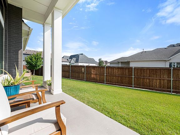 2nd image of 2237 Rue Ct