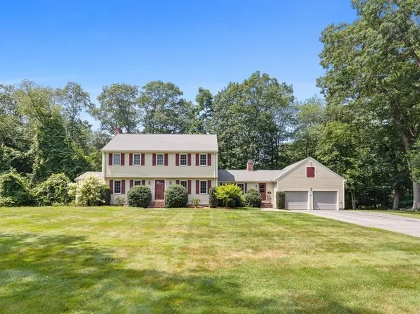 2 Powder Hill Rd, Lynnfield, MA 01940