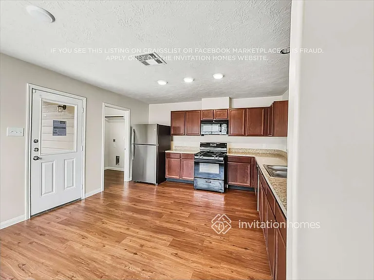 4026 Hawthorn Arbor Ct — Photo 7