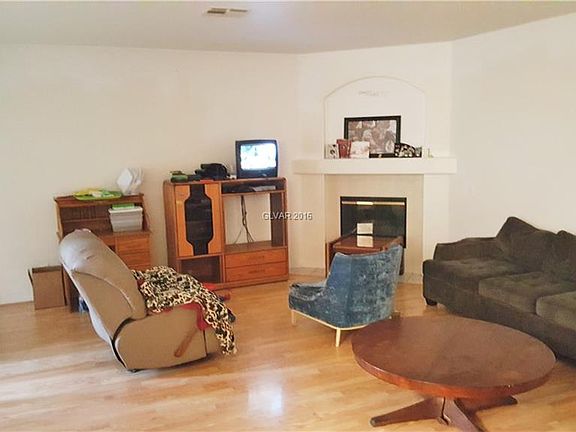 2nd image of 1900 N Torrey Pines Dr Unit 122