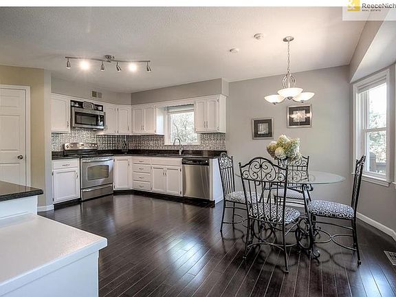 Who Wouldn't Want to Cook in This Beautiful Kitchen?