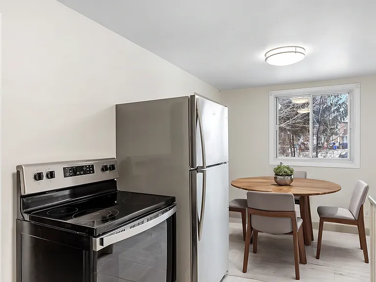 176 The Pkwy — Photo 3