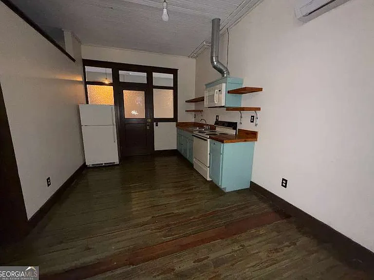 359 Railroad St #F — Photo 7
