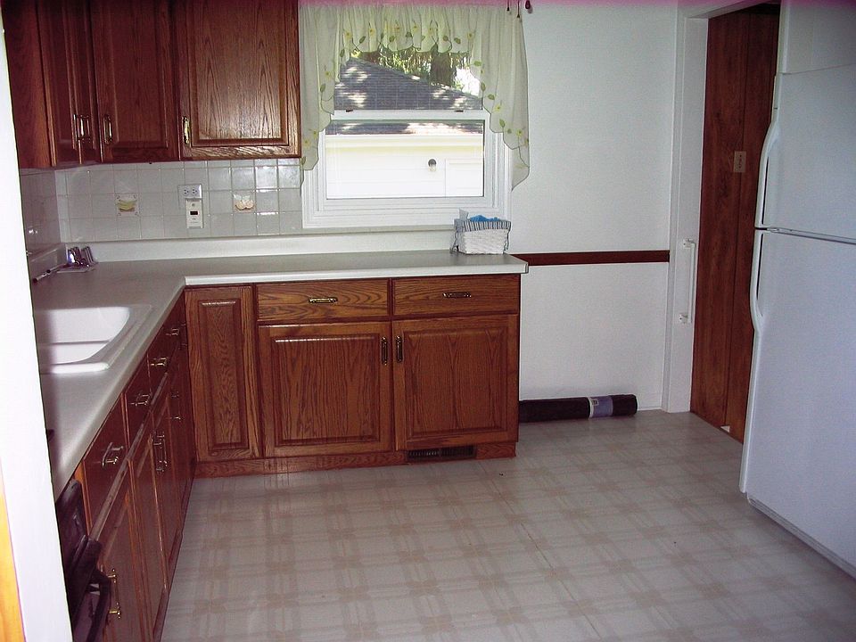 2nd image of 16450 W Brockman Ave