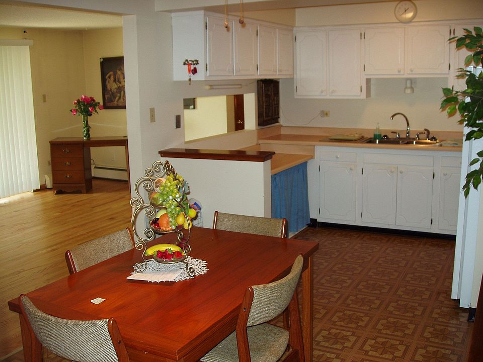 Large Eat-In Kitchen
