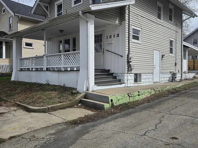 1313 Benton St — Photo 1