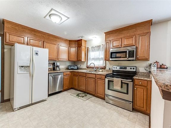 2nd image of 9501 Plum Cir