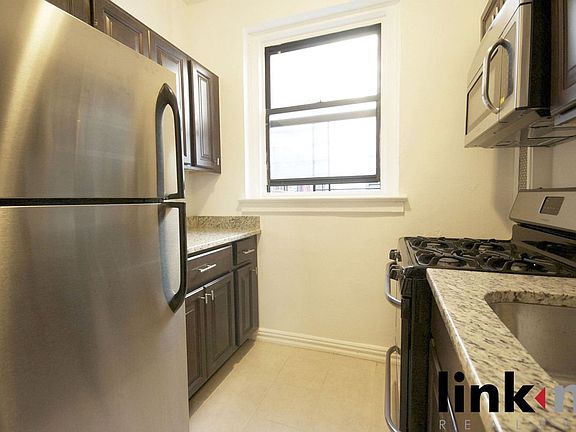3rd image of 185 E 162nd St APT 4G