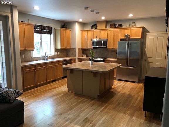 5th image of 4111 NE 48th Ave