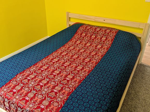 Rental queen size bed