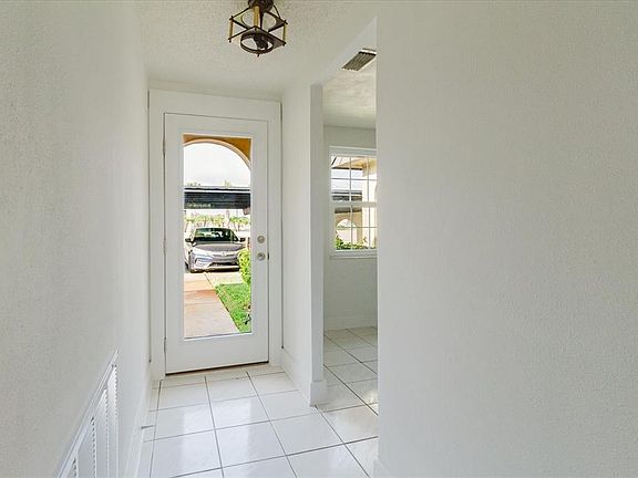 3rd image of 4235 Stratford Dr #Na