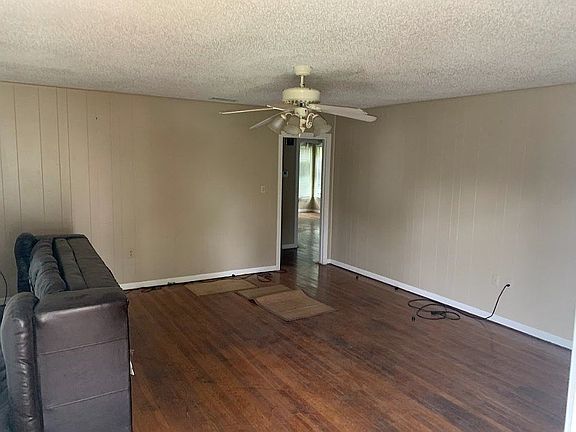 2nd image of 633 E North 23rd St