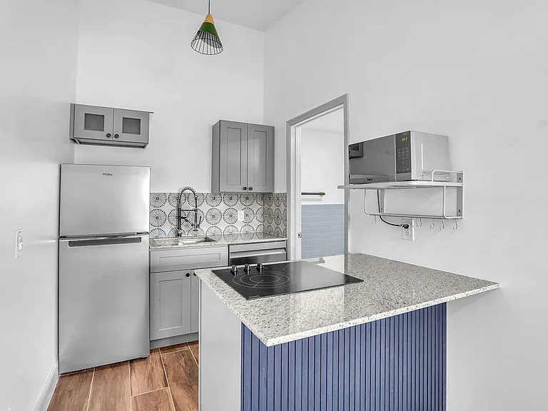 Australian Pines Apartments — Photo 42