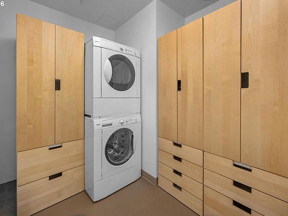 4th image of 949 NW Overton St Unit 1211
