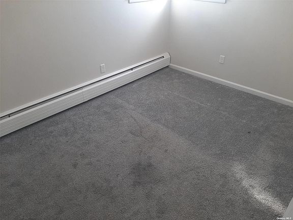 2nd image of 121 Nassau Ln #1