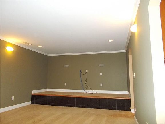 5th image of 318 Quiet Hill Ln