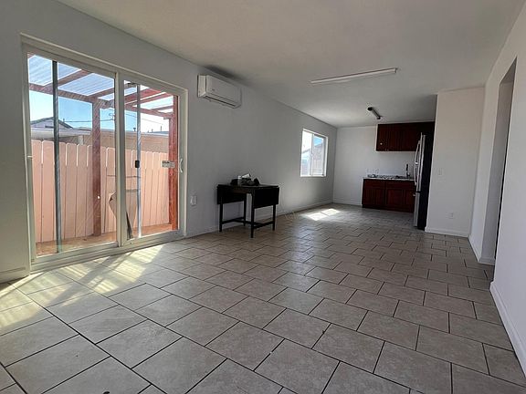 2nd image of 2933 Columbine St