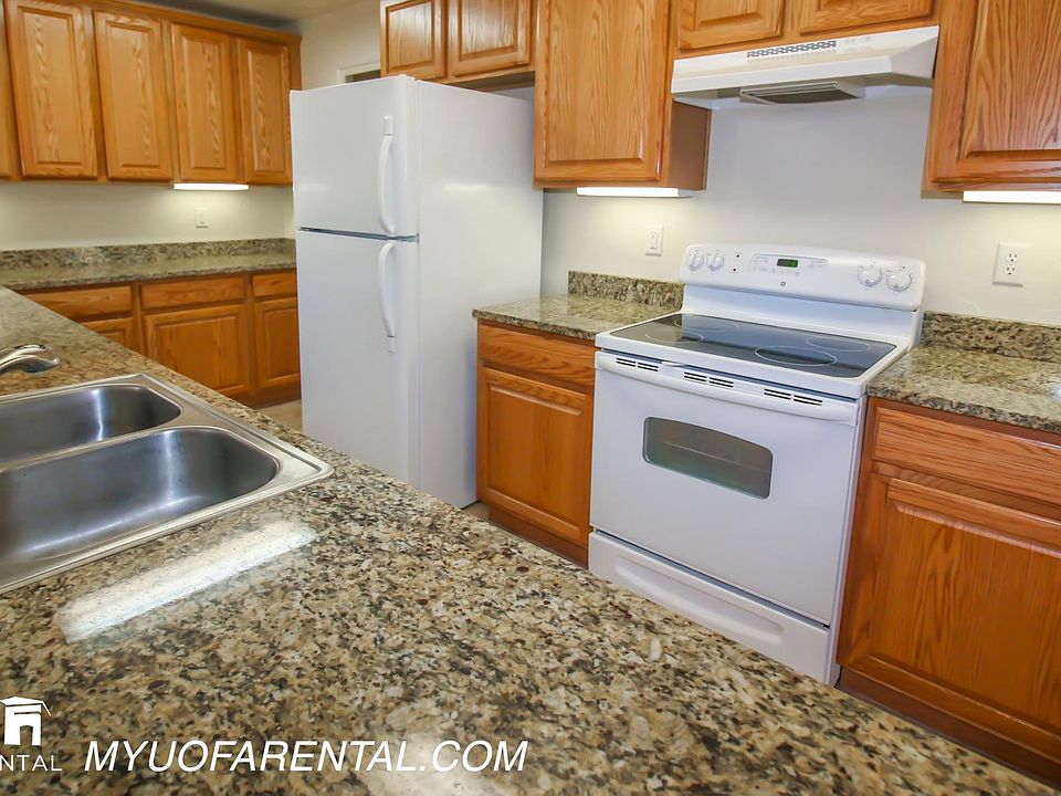 2nd image of 223 E Adams St