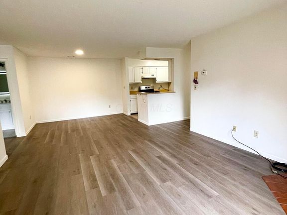 5th image of 2172 Hedgerow Rd #2172C