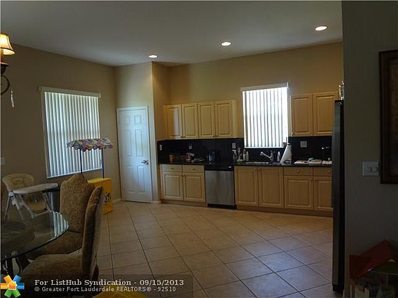 4th image of 7953 NW 70th Ave