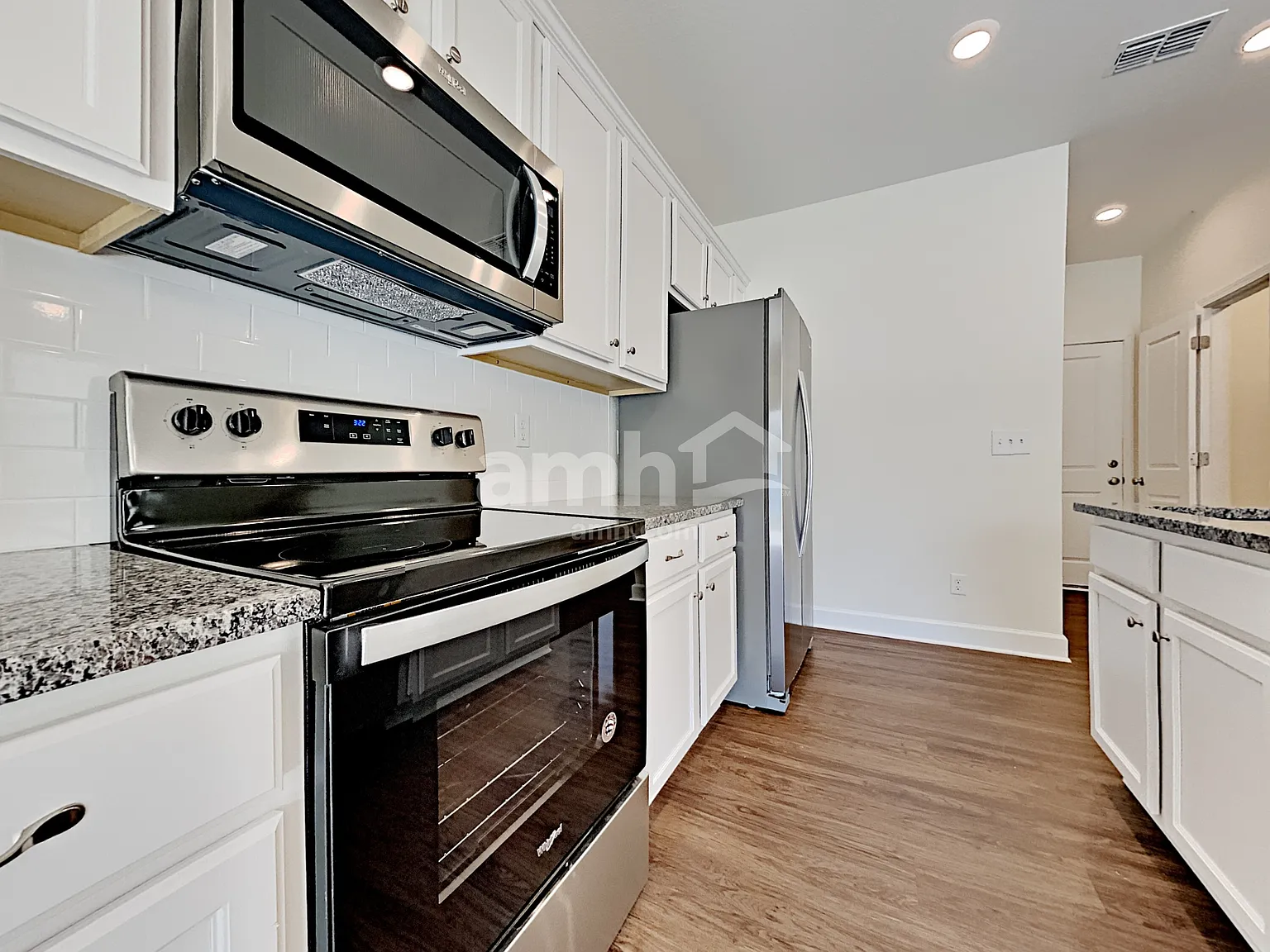 3 bed, 2.5 bath, 1886 sqft, $2,125 — Photo 3