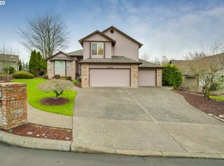 290 NE Greenway Dr, Gresham, OR 97030
