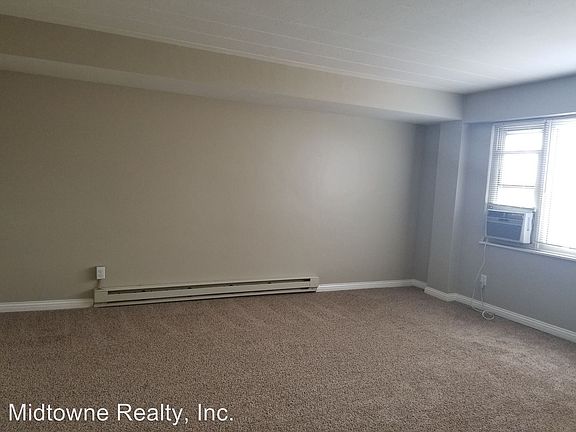 4th image of 530 W Berry St APT 803