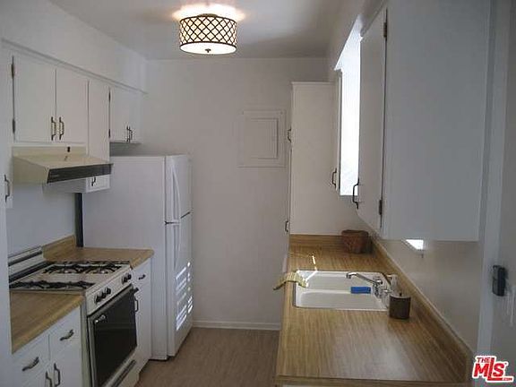 5th image of 11138 Aqua Vista St APT 23