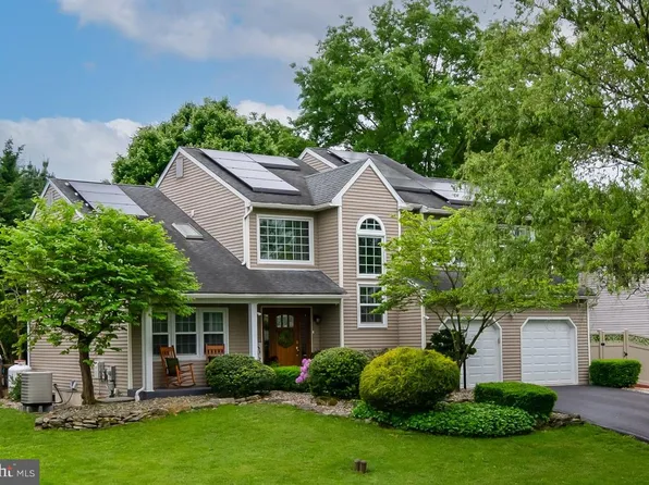 504 Walnut Tree Dr, Blandon, PA 19510