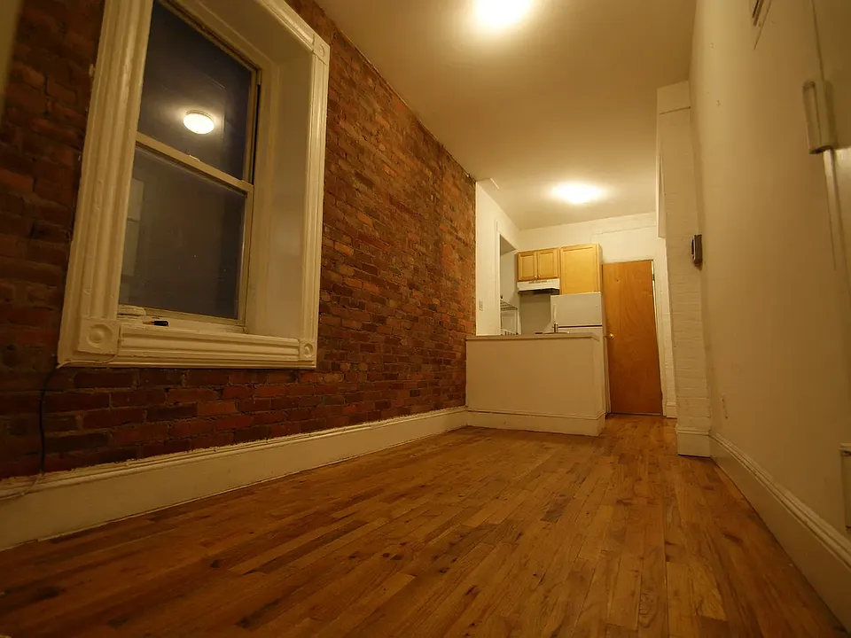 42 Morton St #17