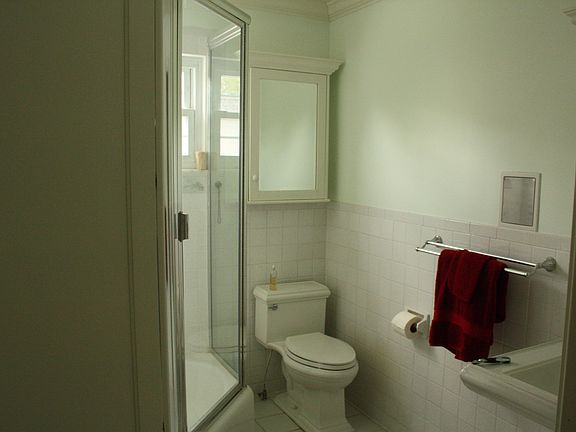 5th image of 821 Garden Dr