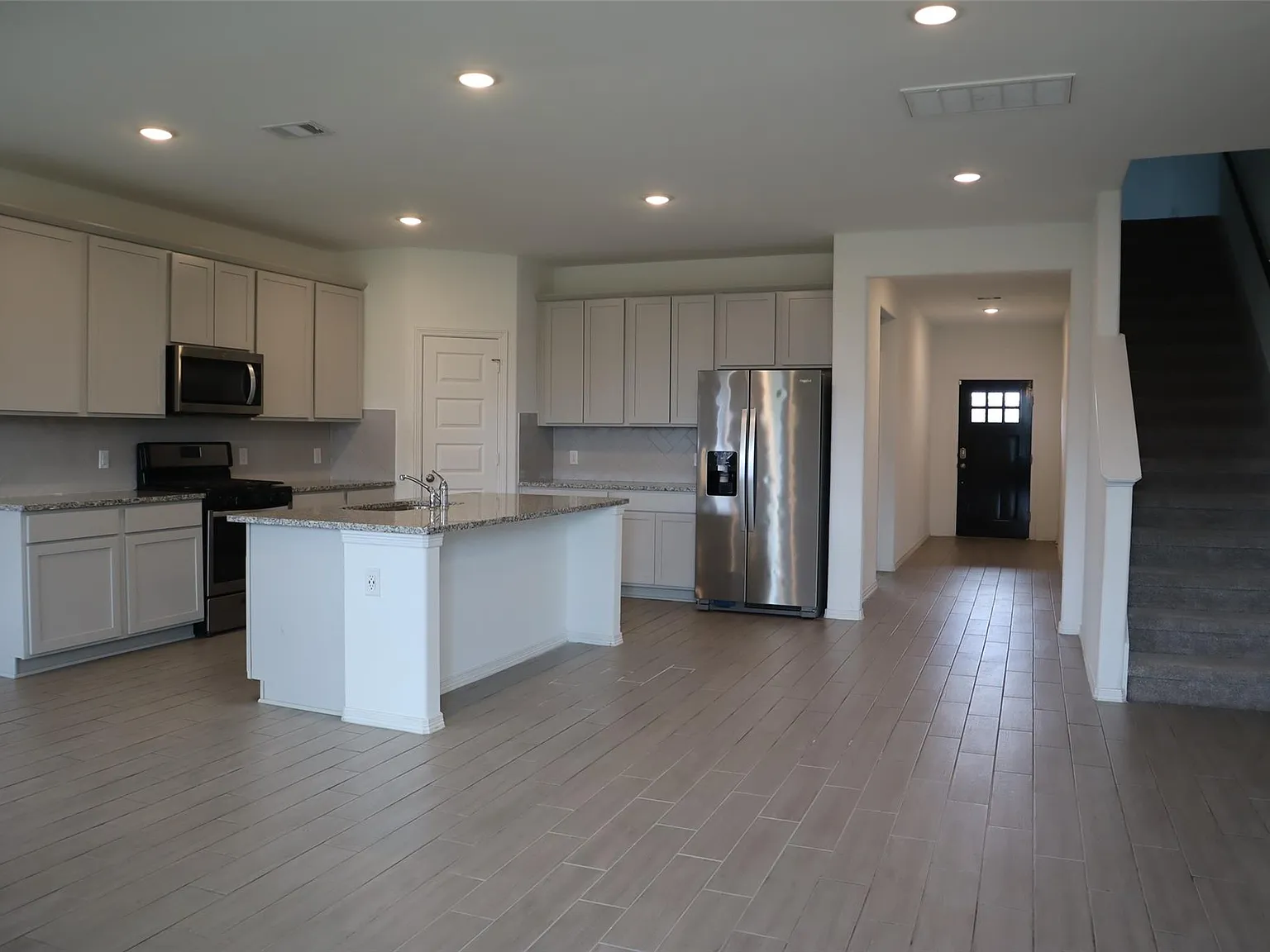 5 bed, 4.0 bath, 3324 sqft, $3,000 — Photo 1