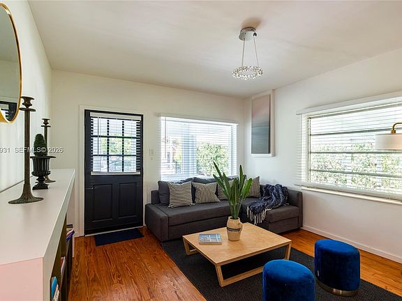3rd image of 3655 S Oakhaven Cir