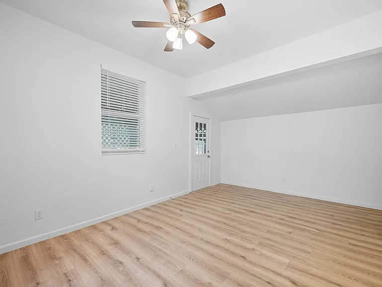 728 S Elm St — Photo 9