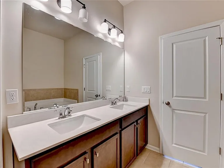 11619 Davenport Ln — Photo 40