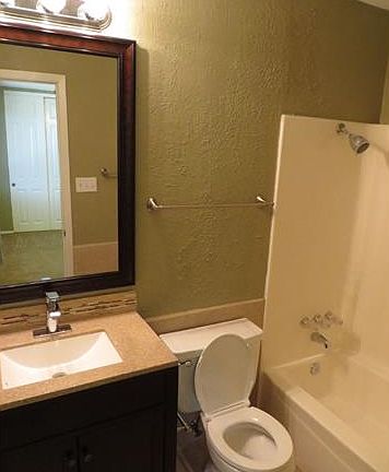 5th image of 2508 Dovehill Dr