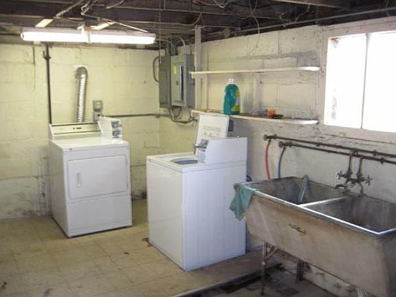 Laundry Room - Coin-op