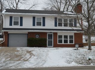 105 Beach Dr, Lake Tapawingo, MO 64015