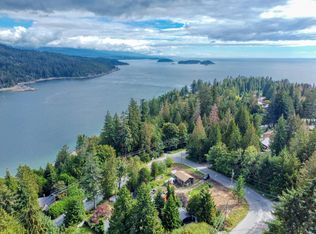 7712 Fawn Rd, Sunshine Coast, BC V7Z1C4