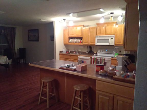 4th image of 904 Mulberry St