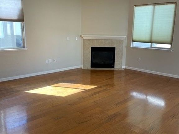 3rd image of 1472 Teal Dr