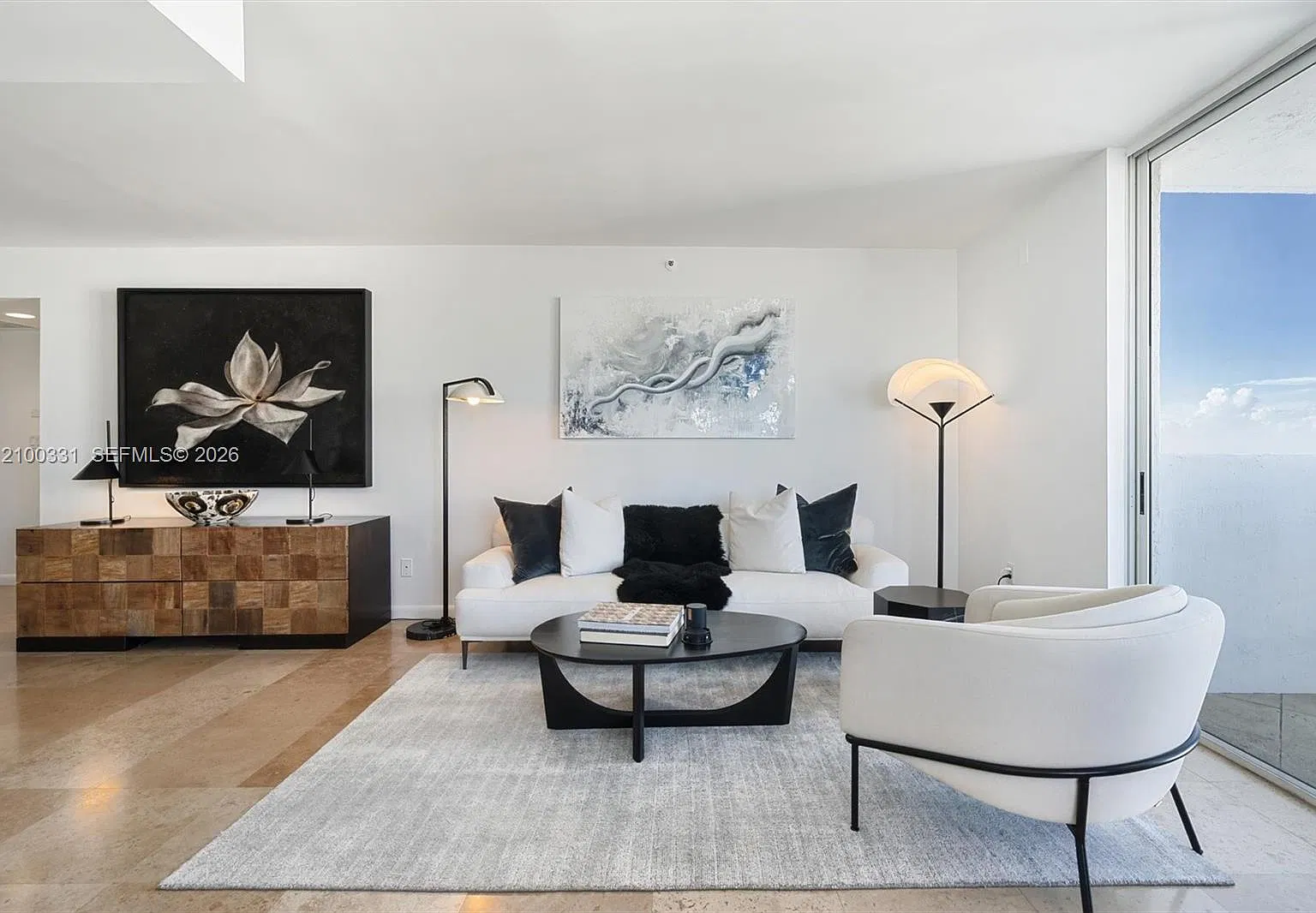 Bayview Plaza Condo — Photo 3