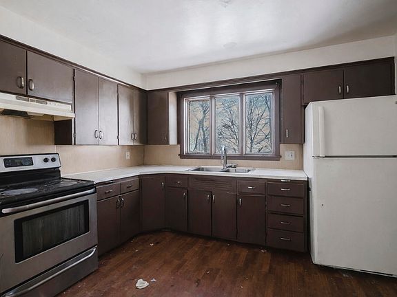 4th image of 67 Maple Street