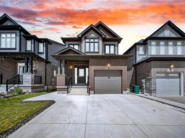 107 Monarch Woods Dr, Kitchener, ON N2P 0K2