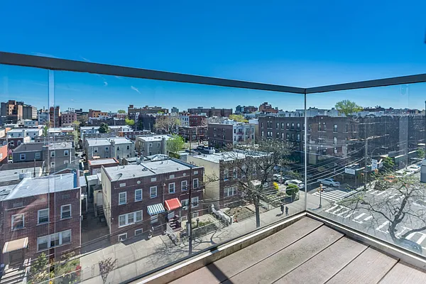 Sold by Modern Spaces | media 4