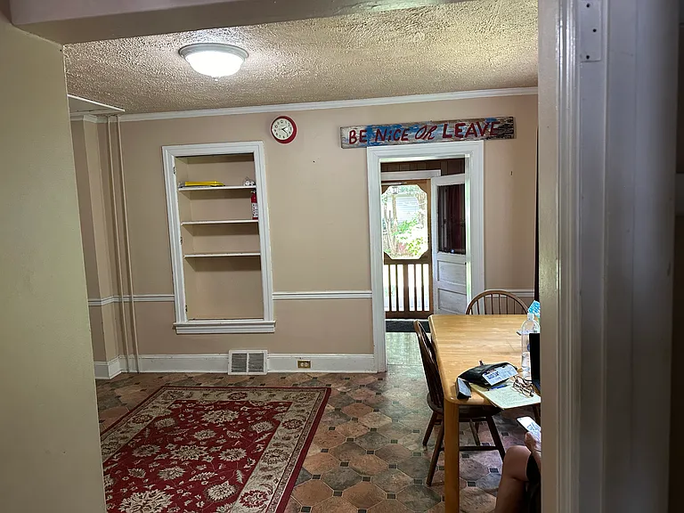 135 S 8th Ave — Photo 9