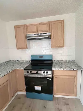 602 S 26th St — Photo 16