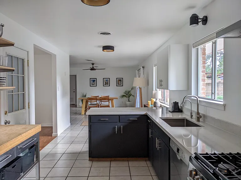1104 Sycamore Dr — Photo 5