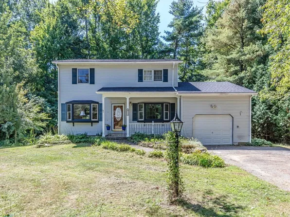 55 Greenbriar Drive, Essex, VT 05452